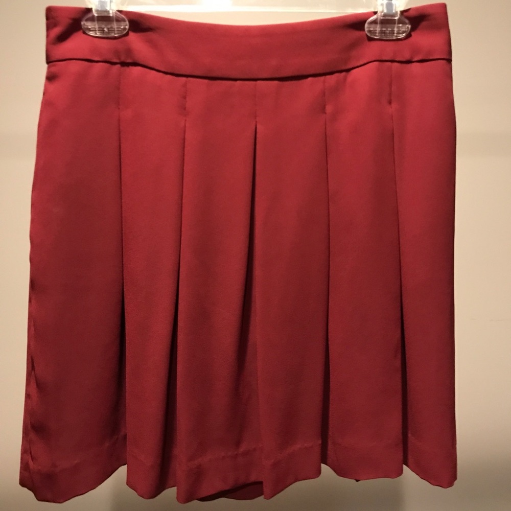 Banana Republic Burgundy pleated skirt